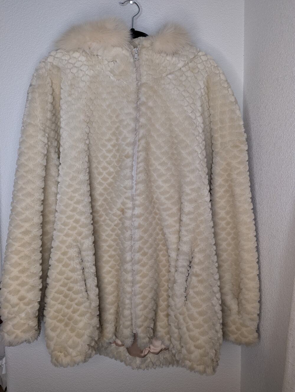 Gallery Women's Quilted Faux Fur Bomber L 100% Fox Fur Hood Rave Festival Chic